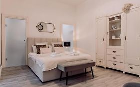 Wenceslas Square / Main Station - New Studio*****